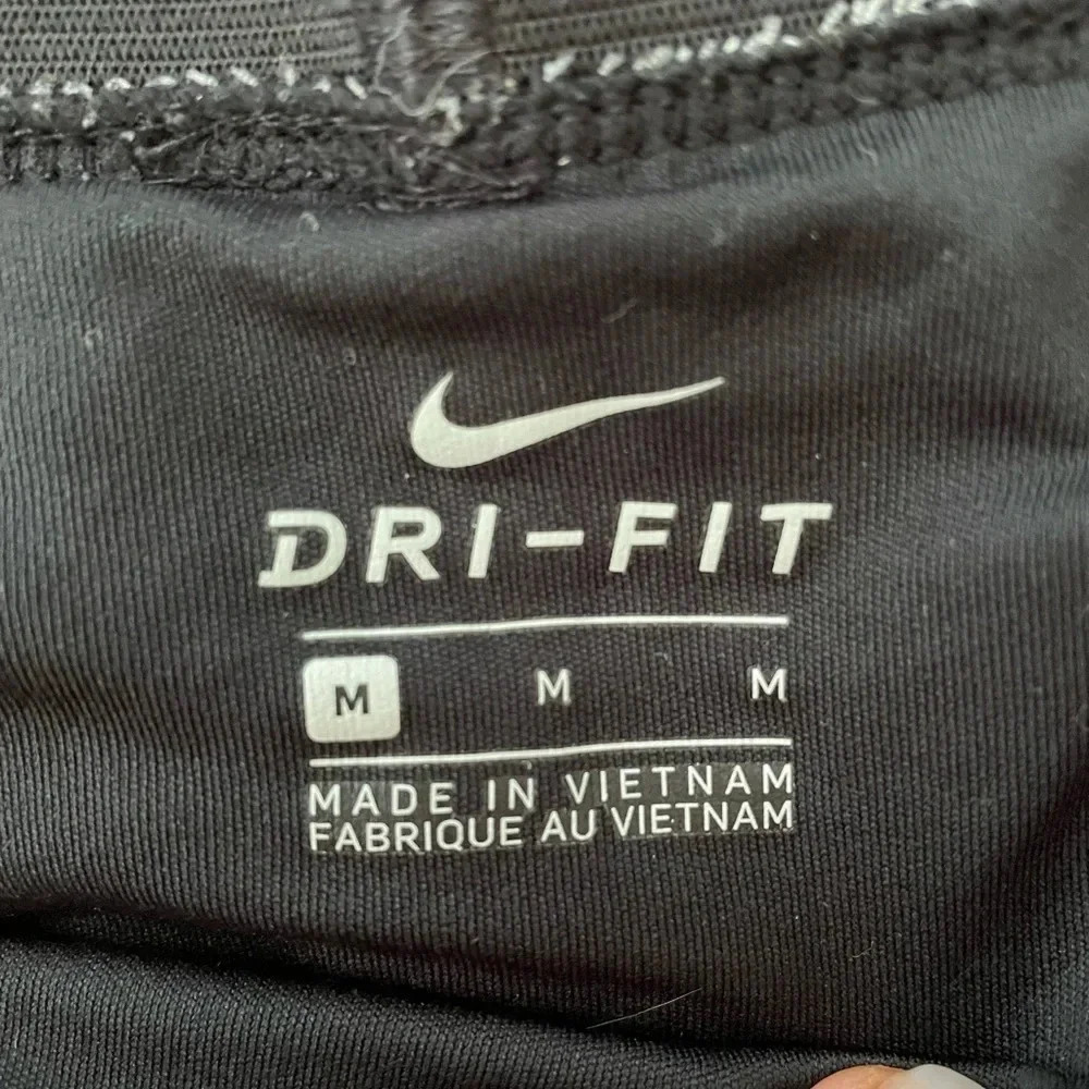 Striped Nike dri-fit woman shorts - Picture 3 of 3